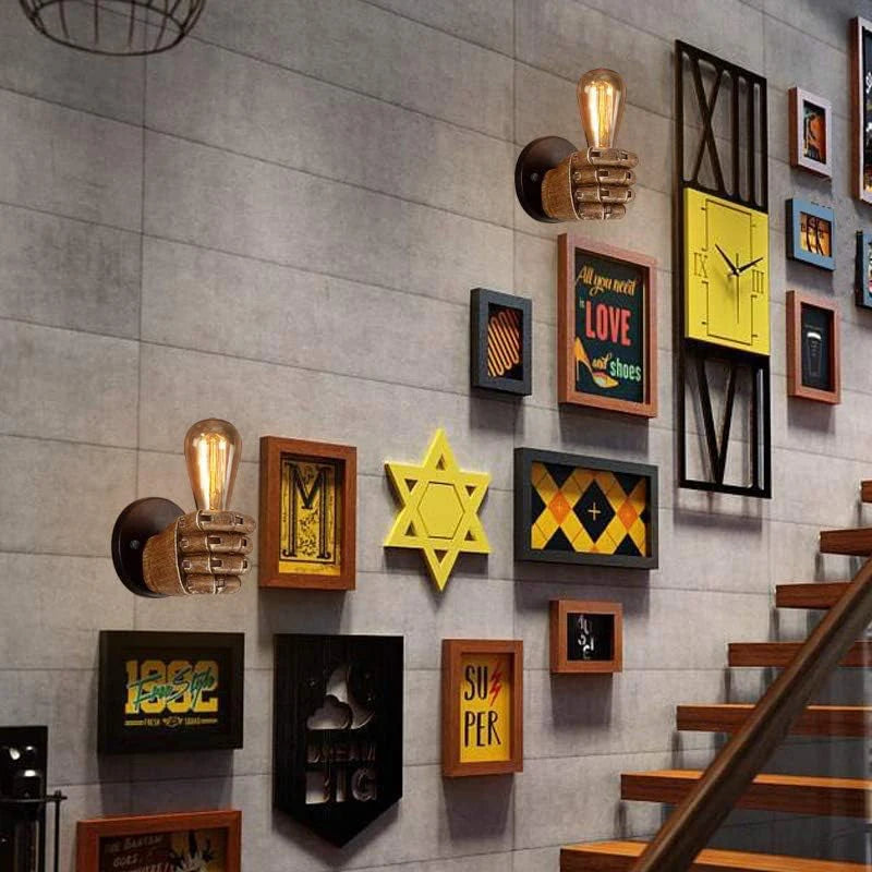 Aplique de Parede Punho Nórdico em Resina – Candeeiro Decorativo Retro para Sala, Restaurante, Bar e Quarto